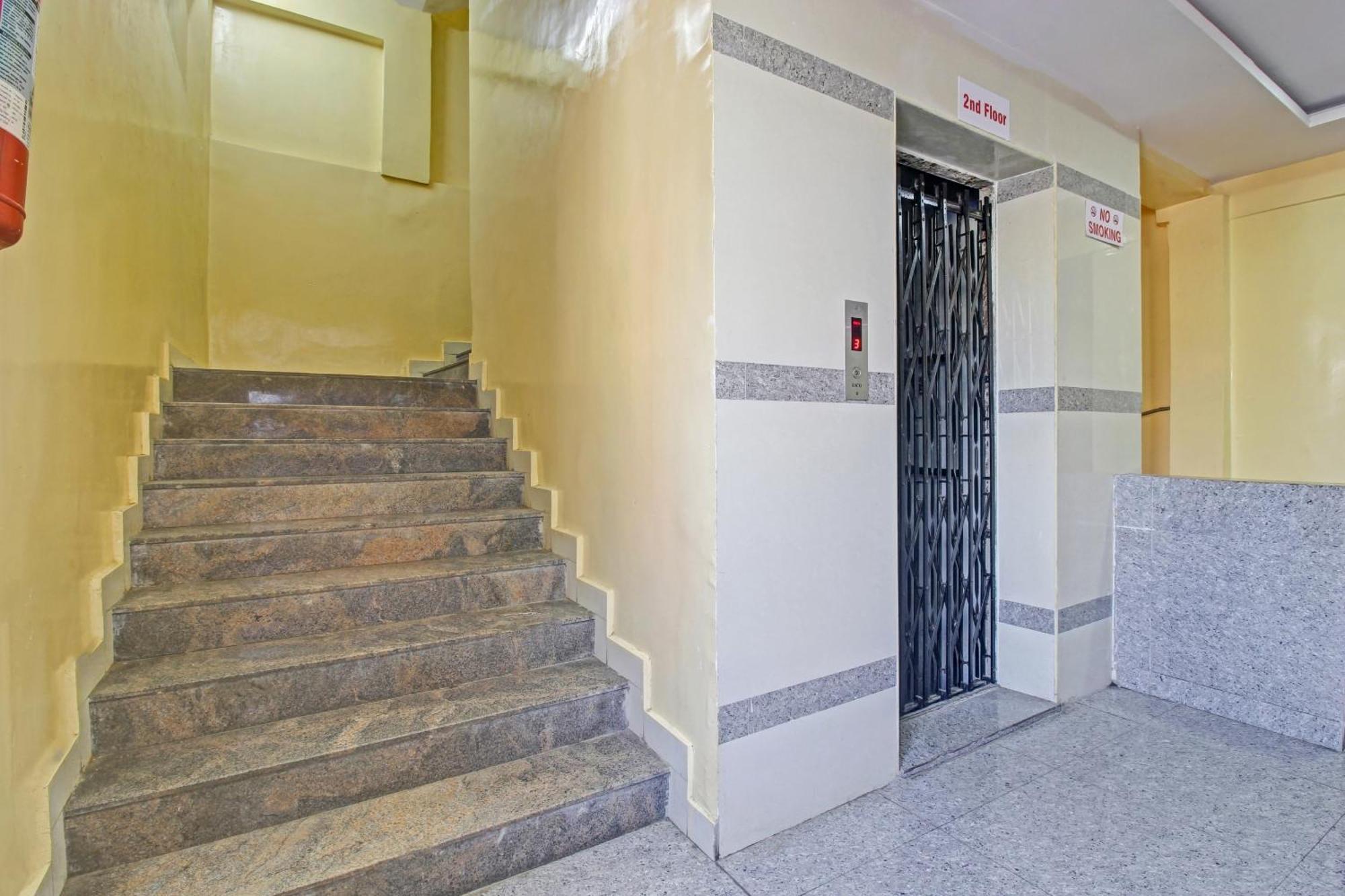 Super Hotel O Sri Sai Regency Hyderabad Exterior foto
